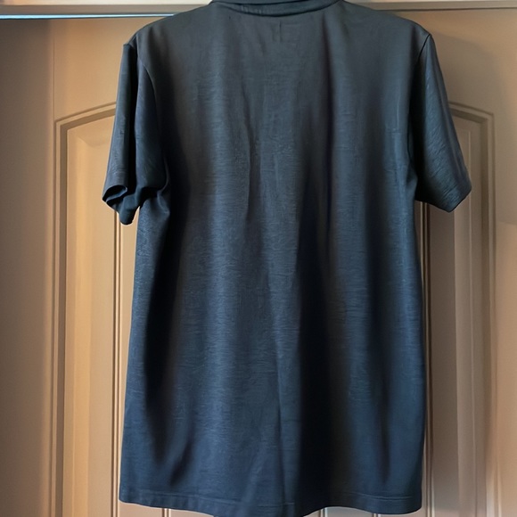 Men’s Uniqlo Shirt Size M Very Soft Material - Picture 2 of 3